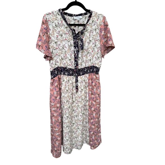 Floral Patchwork Short-Sleeve Midi Dress With Tie Neck Detail By Polagram - Picture 6 of 8